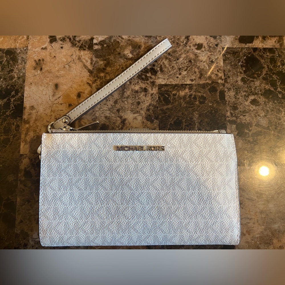 Michael Kors Jet Set Travel Large Double Zip Leather Wristlet Wallet Gray/Silver